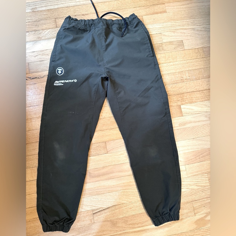 A bathing Ape army green, men’s small pants